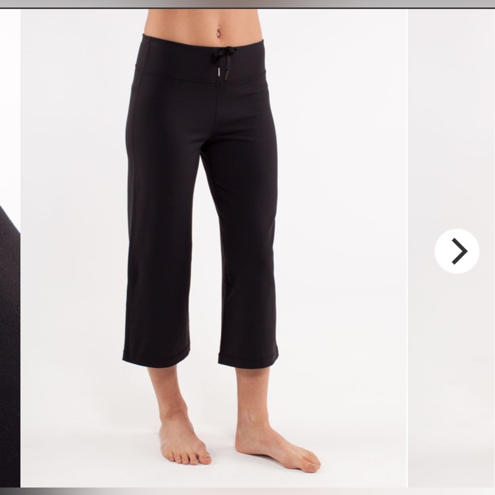 Lululemon Relaxed Fit Crop II Black Size 6 Flare Zip Back Pocket Drawstring